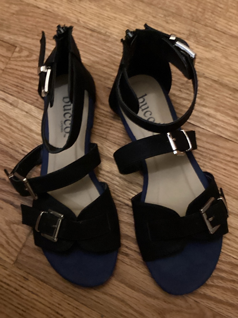 bucco Black and Blue Strappy Buckle Sandals in Size 7.5